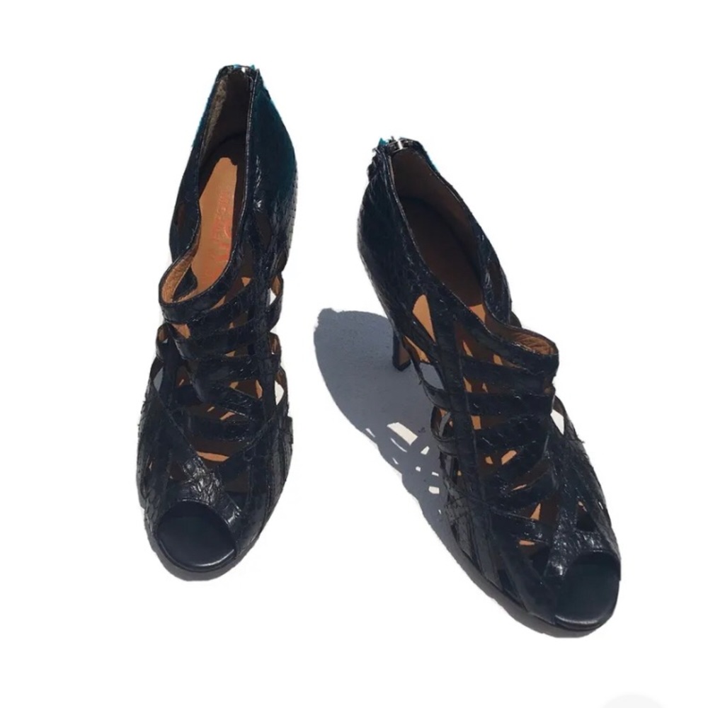 Michael Kors 8M black snakeskin heels